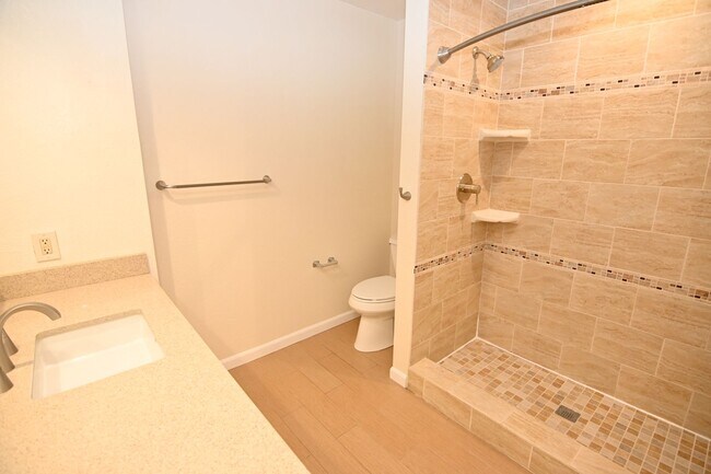 Building Photo - Nicely upated 2 Story Townhouse at Mansion Park with 2 Master Suites.