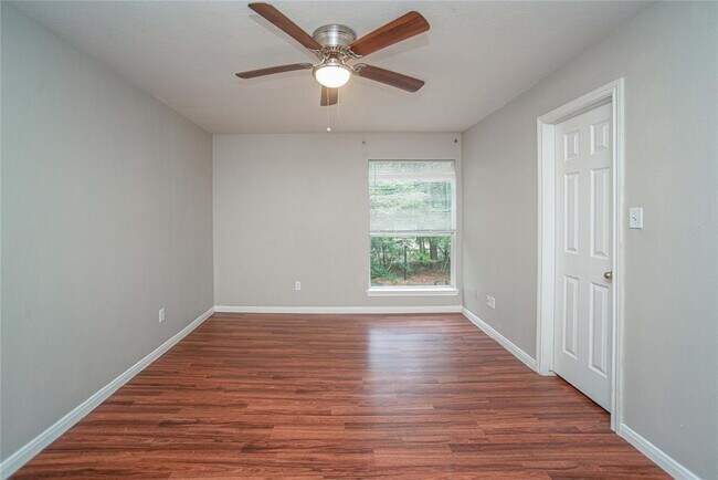 Building Photo - 1 Lake Forest Ct