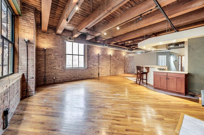 Building Photo - 732 S Financial Pl
