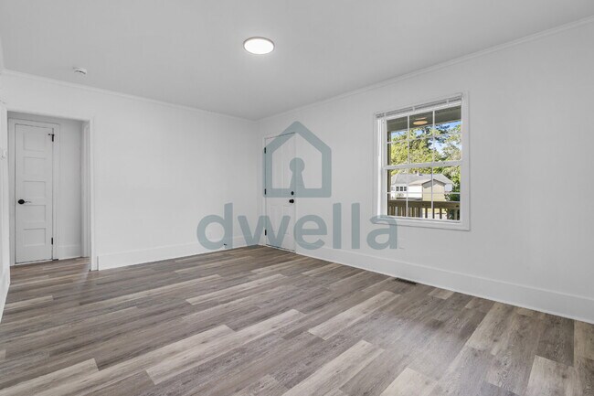 Building Photo - FULLY RENOVATED 3-Bedroom Rental Home on Woodlawn Ave.-UNMATCHED COMFORT & CONVENIENCE!
