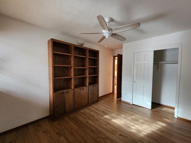 Building Photo - 246 Loma Entrada