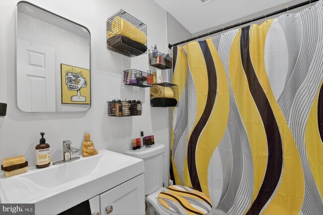 Building Photo - 2352 W Thompson St