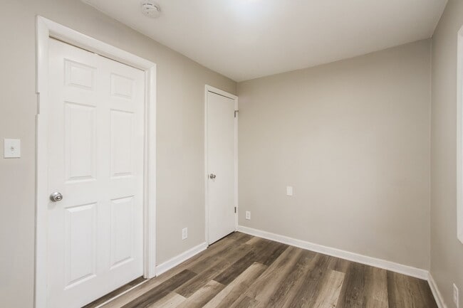 Building Photo - 1731 N Alton Ave