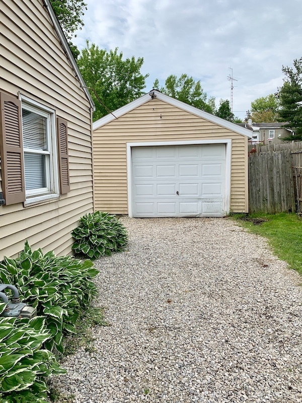 Building Photo - Madison ranch, fenced back yard and garage