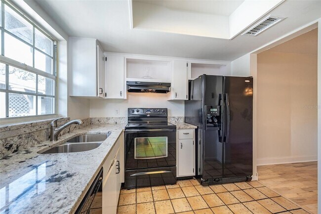 Building Photo - 6042 1st Ave S