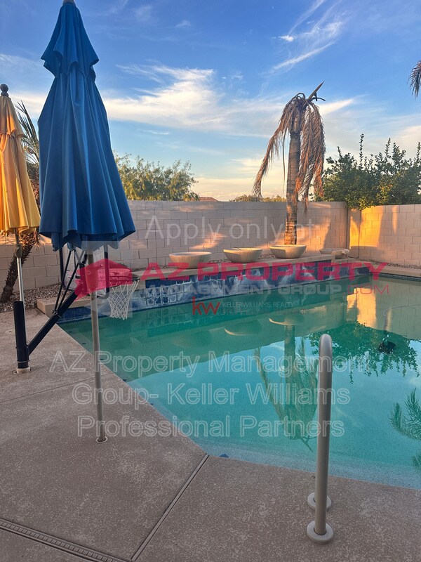 Building Photo - 16802 W Tonbridge St