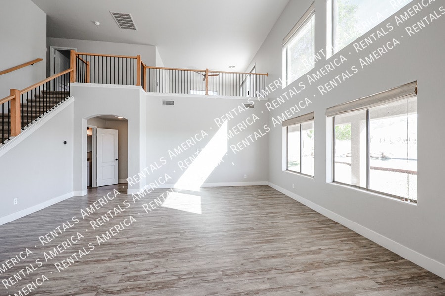 Building Photo - 2355 N Travis Cir