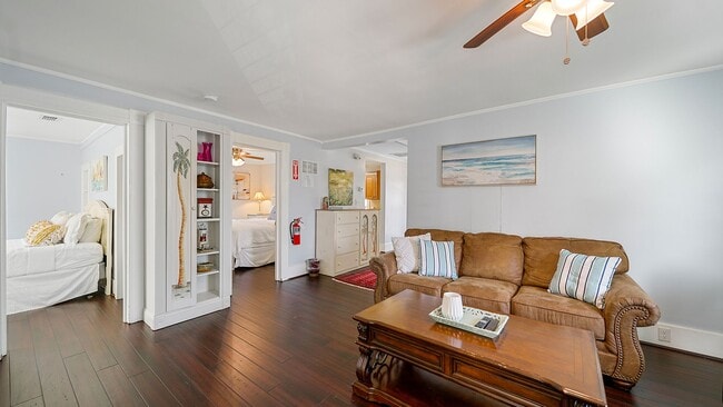 Building Photo - 14 Sanchez Ave