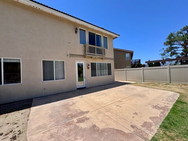 Building Photo - Murrieta Home with 6 Bedrooms plus a Bonus...
