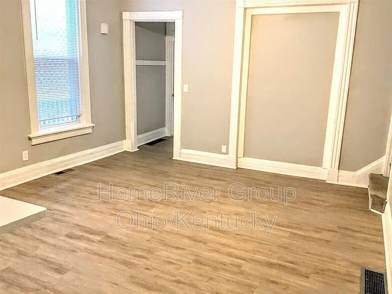 Building Photo - 122 Ash St