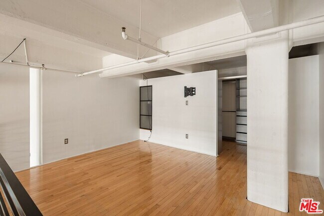 Building Photo - 1850 Industrial St