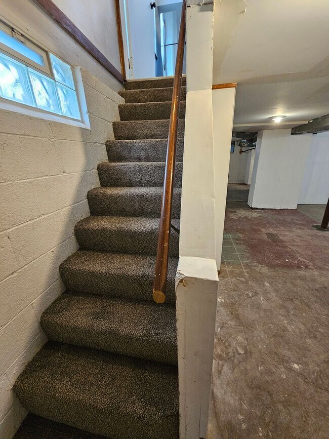 Building Photo - Move-In Ready 3BR/1BA Home w/ 2-Car Garage | Recently Updated