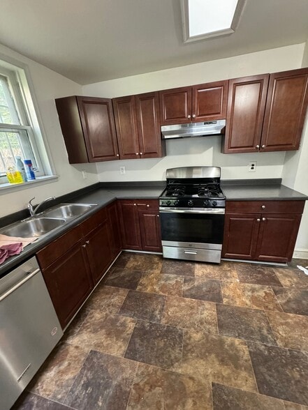 Building Photo - 208 S 41st St