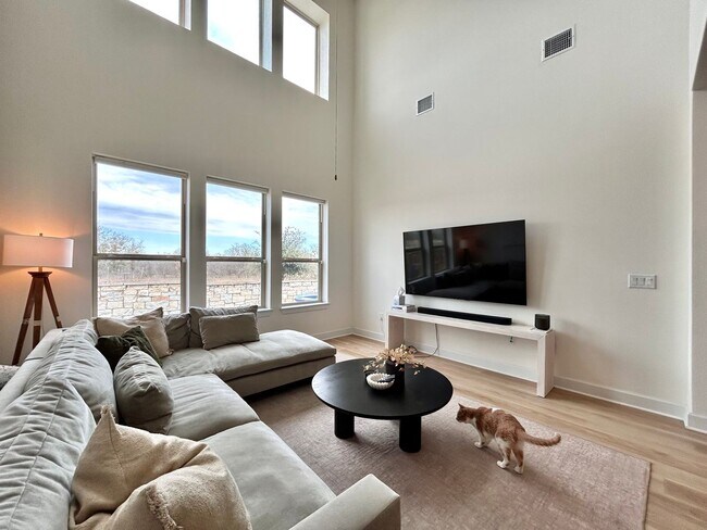 Building Photo - Spacious & Beautiful 3/BR 2/BA Two-Level Home with Garage & Fenced Yard