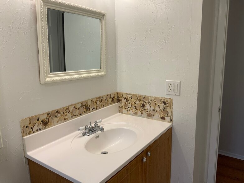 Building Photo - 3135 Shady Dell Ln