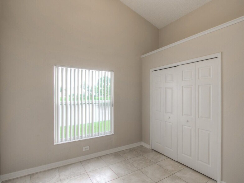 Building Photo - 133 Thornbury Dr