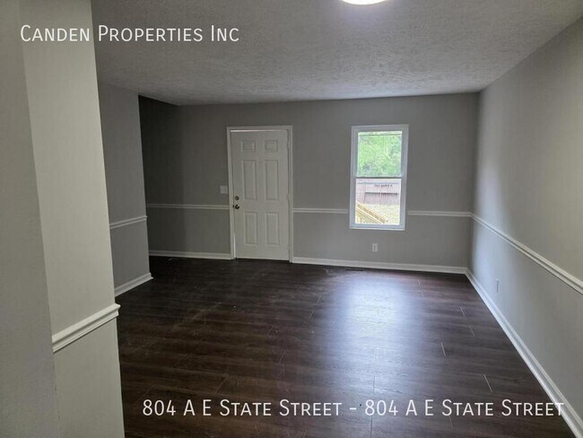 Building Photo - 804 State St