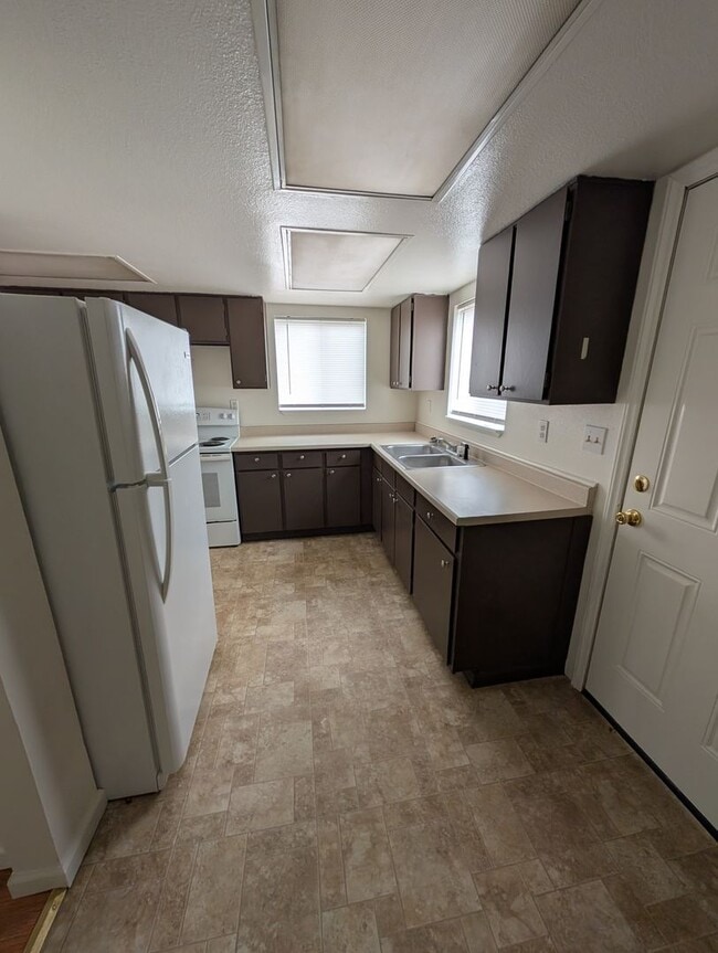 Building Photo - * PENDING APPLICATIONS* 2 Bedroom 1 Bath House