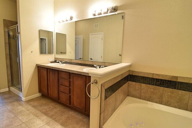 Building Photo - 6242 Kilmer Loop