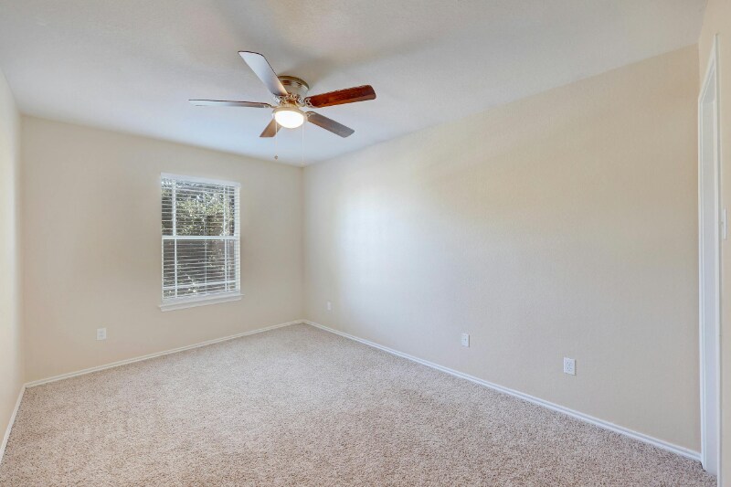 Building Photo - 1005 Easy Cove