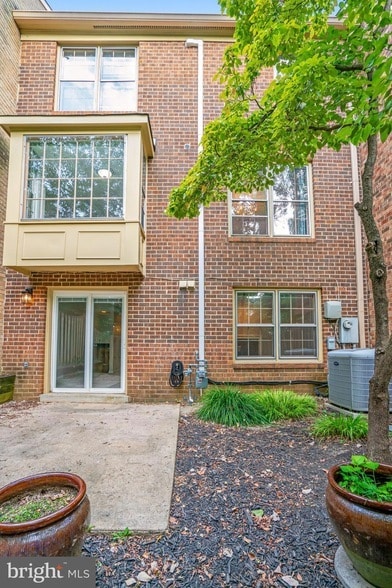 Building Photo - 2131 Kings Mill Ct
