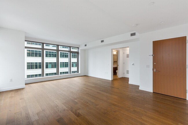Building Photo - 99 Hudson St