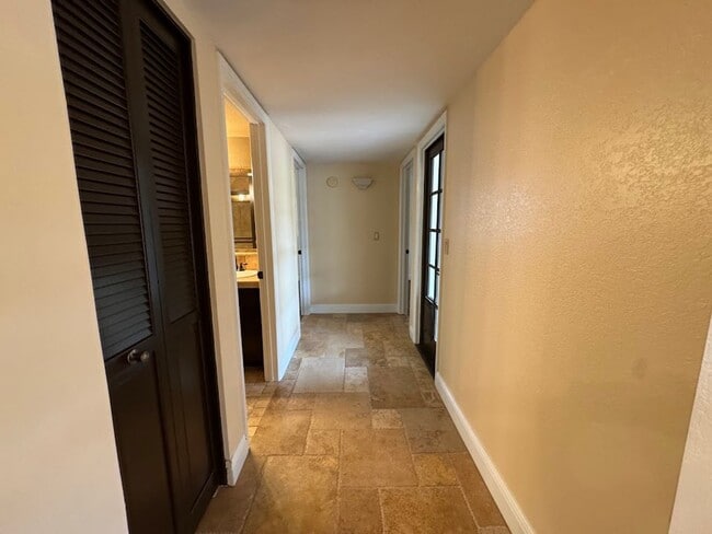 Building Photo - Modern Living Meets Outdoor Luxury in North Phoenix