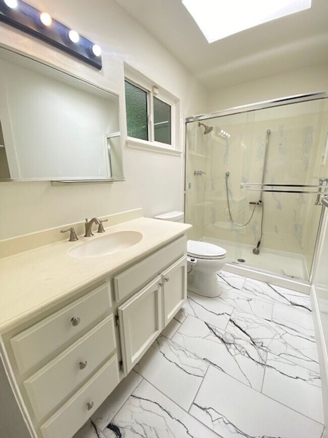 Building Photo - Updated property with luxury Appliances in a prime location in Livermore