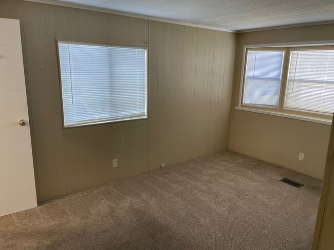 Matser bedroom - 3811 Midway Dr