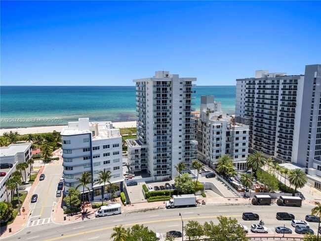 Building Photo - 2457 Collins Ave