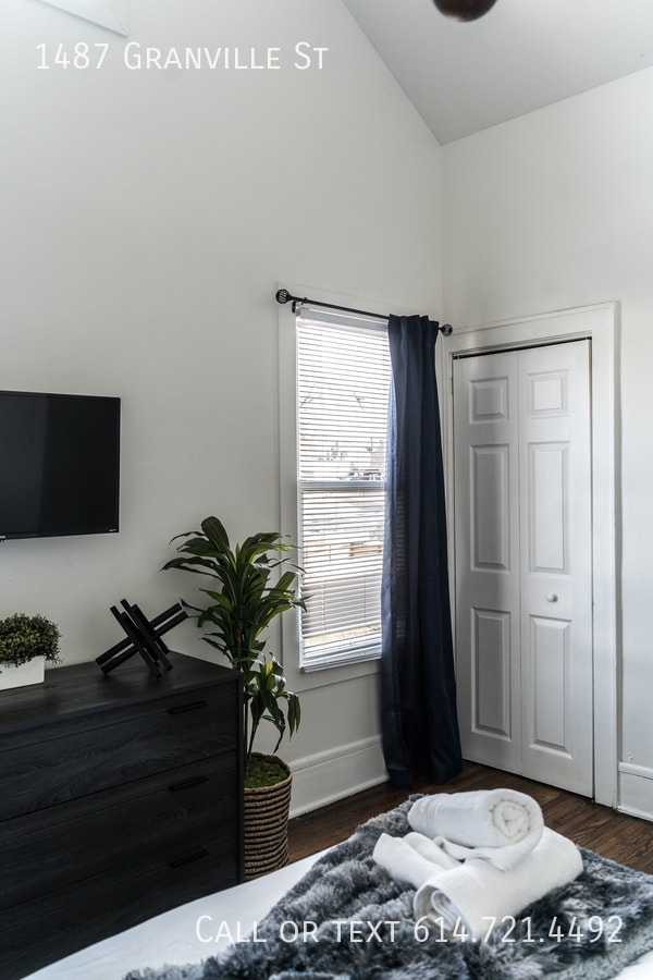 Building Photo - 1487 Granville St