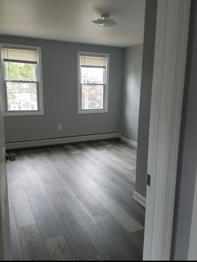 Building Photo - 95 Richmond Ave