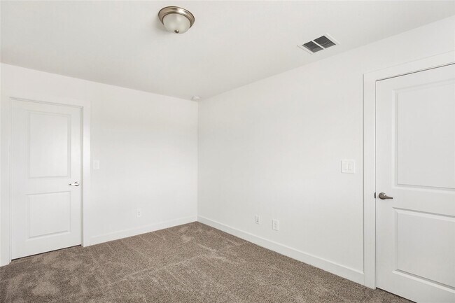 Building Photo - 423 Black Walnut Dr