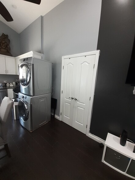 Bedroom Exterior Privacy Door - 3437 Caspian Dr