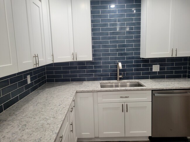 Building Photo - 8050 N 11th Pl