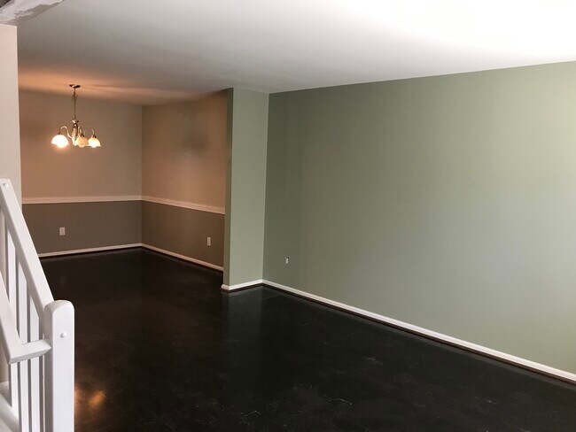 Building Photo - 5604 Essex Ln