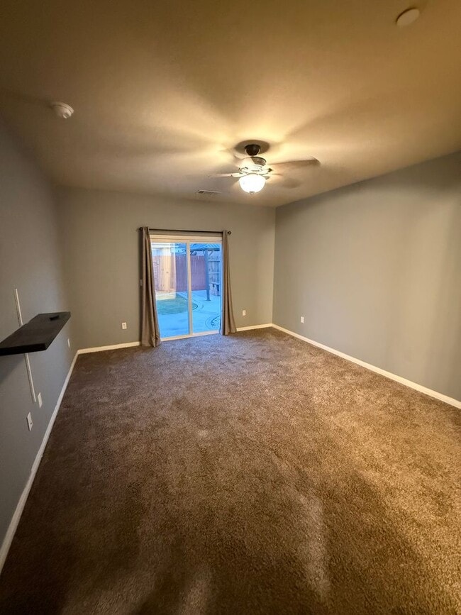 Building Photo - Modern 3-Bedroom Home in Southwest Bakersf...