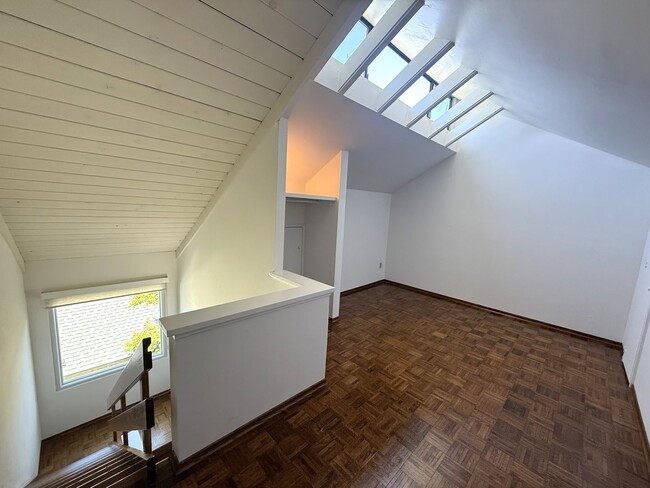 Building Photo - TWO BEDROOM PLUS LOFT, ONE AND HALF BATH T...