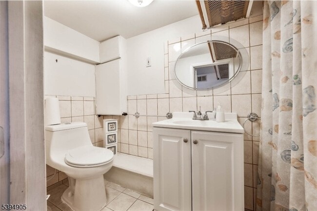 Building Photo - 85 Barrows Ave