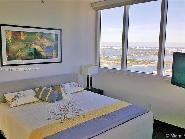 Building Photo - 253 NE 2nd St