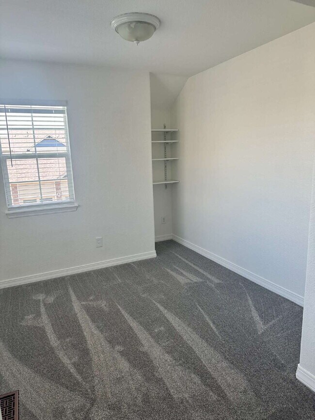 Building Photo - "Charming 2-Bed Townhouse Retreat with 2.5 Baths in Lochbuie – Spacious 1312 Sq. Ft. Living!"