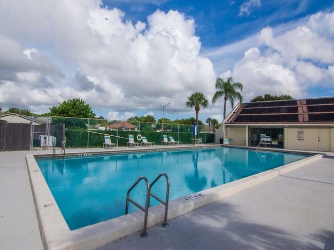 Building Photo - 1607 Laurel Leaf Ln