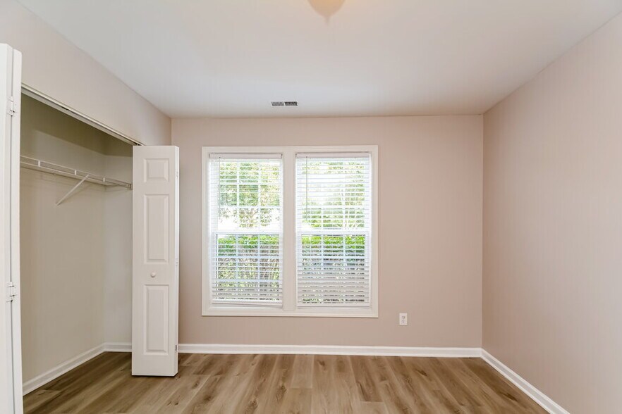 Building Photo - 3709 Blue Blossom Dr
