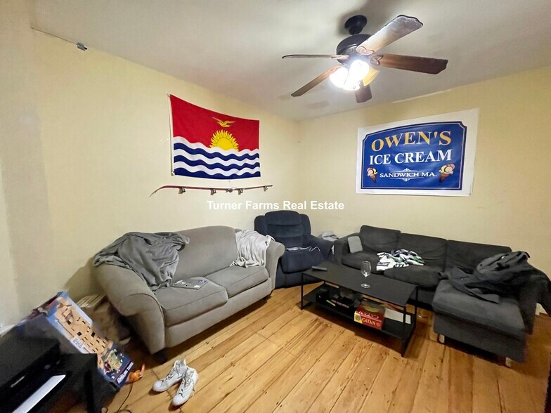 Building Photo - 731 Parker St