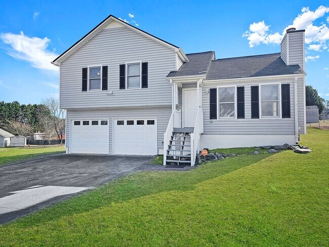 Building Photo - Charming 3 Bed, 2 Bath Home in Douglasvill...