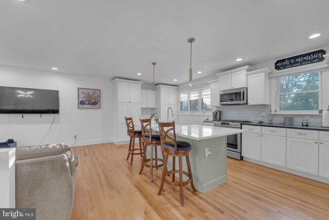 Building Photo - 91 2nd St