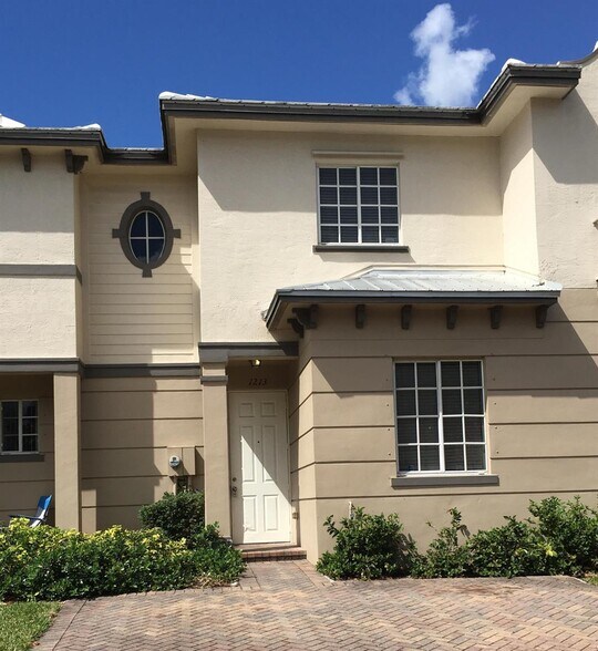 Building Photo - 1213 Abaco Ln
