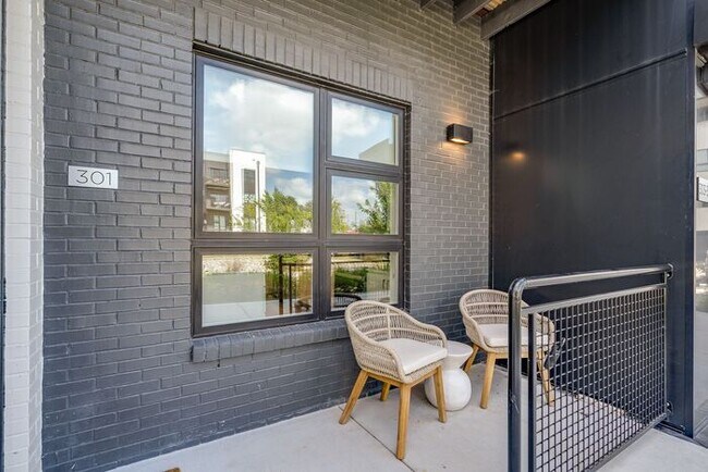 Building Photo - Fully Furnished near Soccer stadium