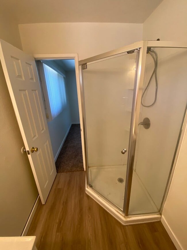 Building Photo - 3 Bedroom, 2 Bathroom Single Story House i...