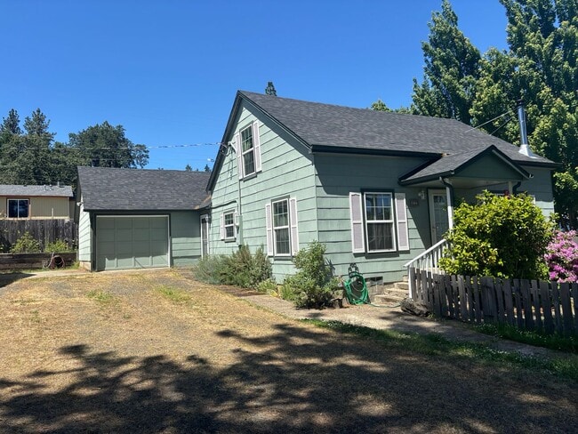 Building Photo - Sutherlin 3 bedroom house with large shop